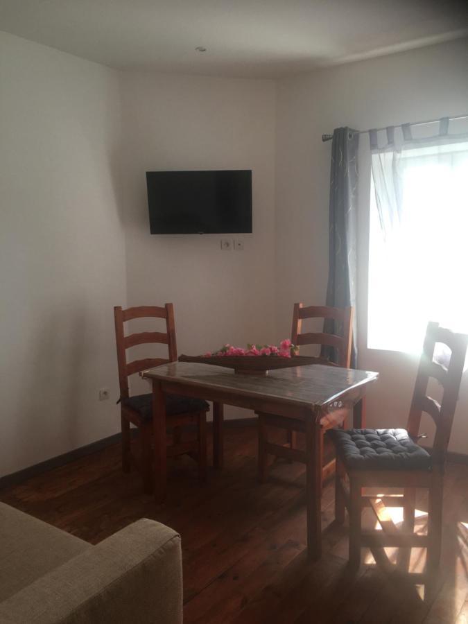 Logement Detente Avec Jacuzzi Et Billard Americain Villa Fournols Luaran gambar