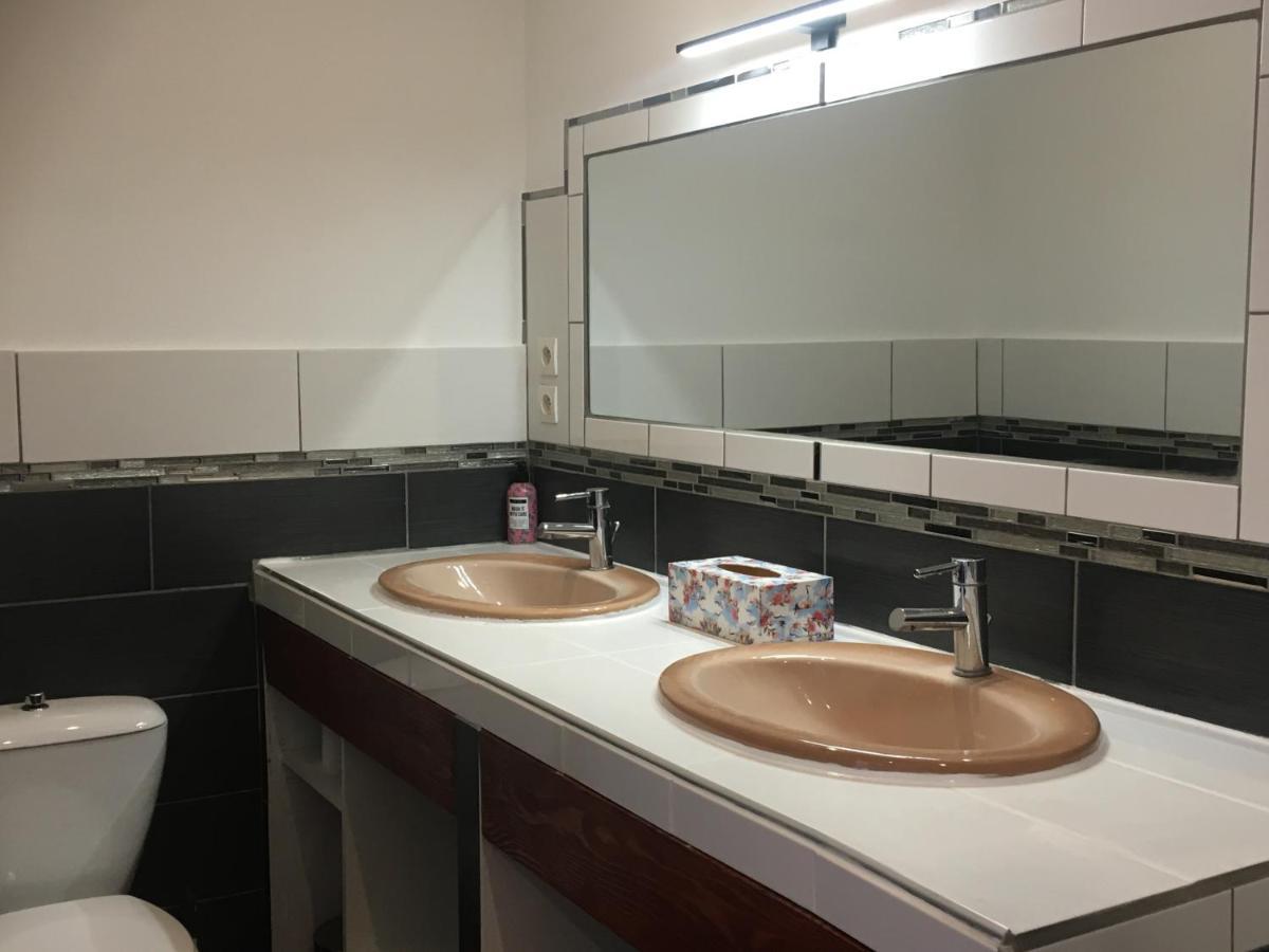 Logement Detente Avec Jacuzzi Et Billard Americain Villa Fournols Luaran gambar