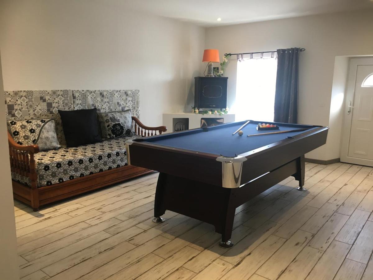 Logement Detente Avec Jacuzzi Et Billard Americain Villa Fournols Luaran gambar